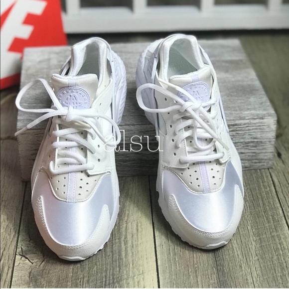 NWT Nike Air Huarache Run White WMNS - Picture 5 of 7
